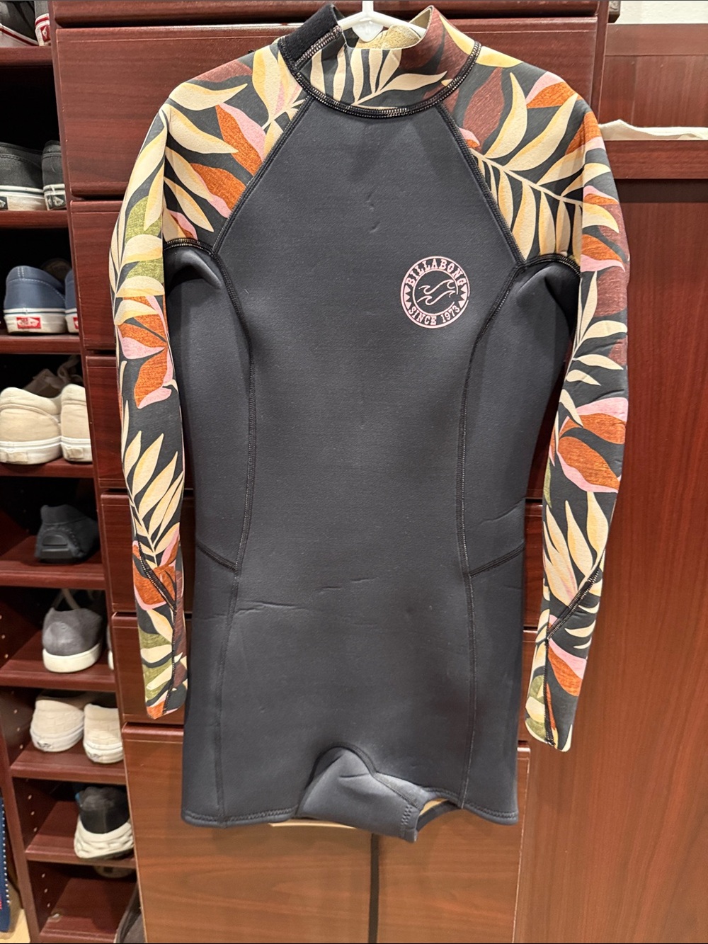 Billabong Black Wetsuit with Multicolor Leaf-Print Sleeves